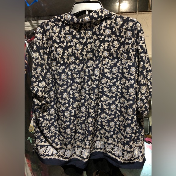 Navy paisley design short sleeve top plus size 2 - Picture 3 of 3